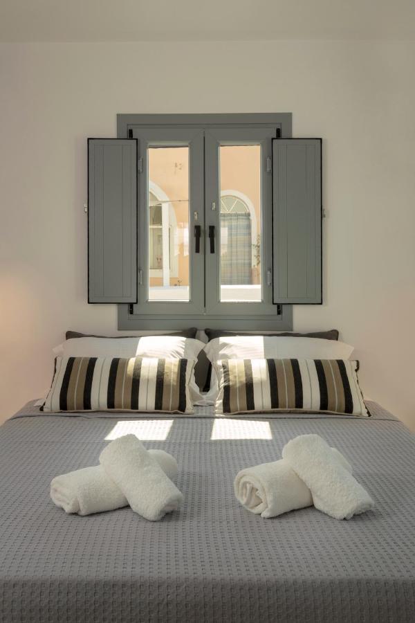 Linea Luxury Suites Fira (Santorini) Exterior foto