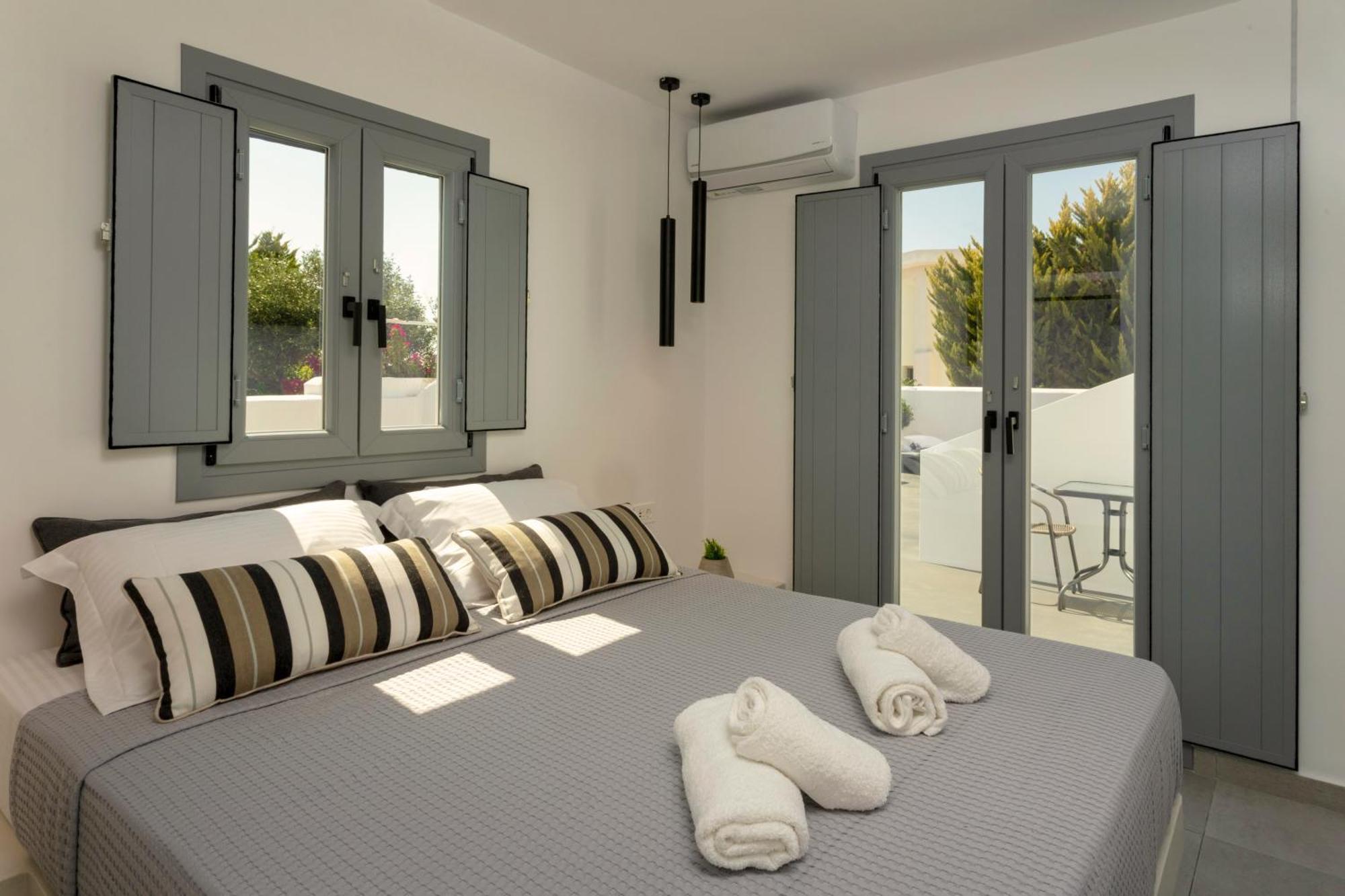 Linea Luxury Suites Fira (Santorini) Exterior foto